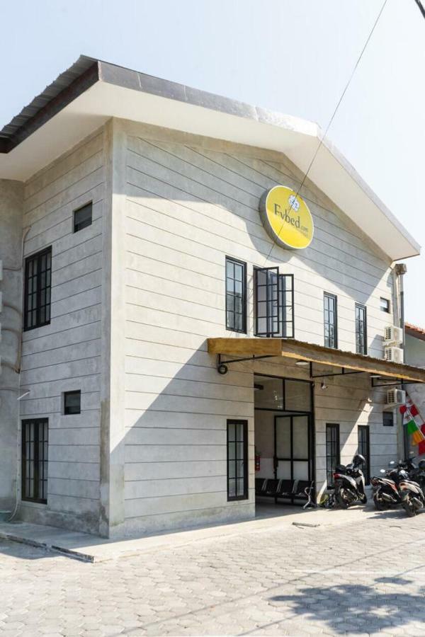 Aparthotel Fybed Semarang Esterno foto