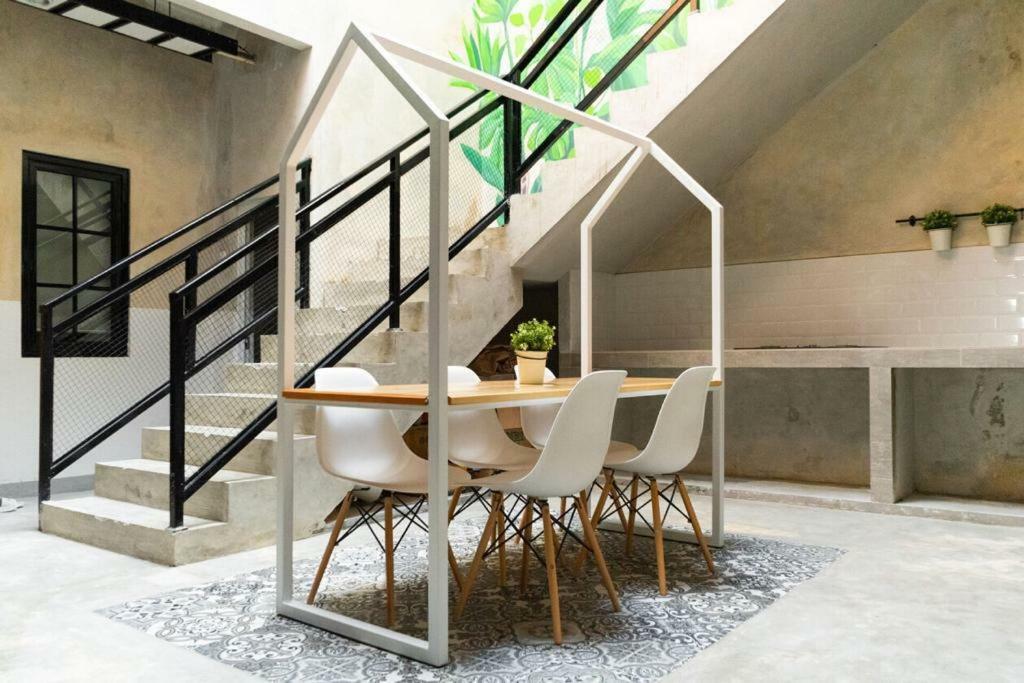 Aparthotel Fybed Semarang Esterno foto