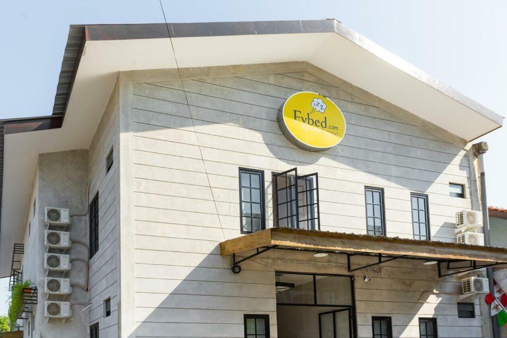 Aparthotel Fybed Semarang Esterno foto